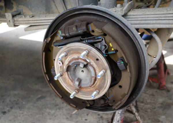 How does the drum brake work?